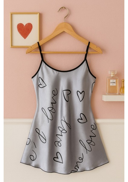 Beyaz Love Baskılı Saten Kadın Gecelik Modeli