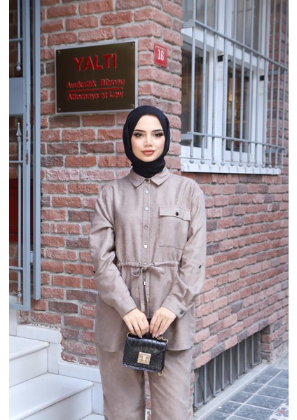 Bağcıklı Süet Pantolonlu Takım fırsatları