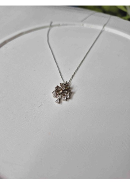 925 Ayar Gümüş Lotus Çiçeği Kolye fırsatları