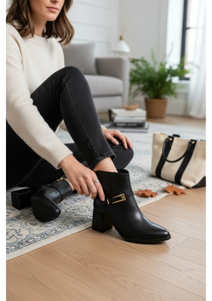 Zarif Siyah Fermuarlı Tokalı Kadın Sivri Burun Yarım Bot modelleri