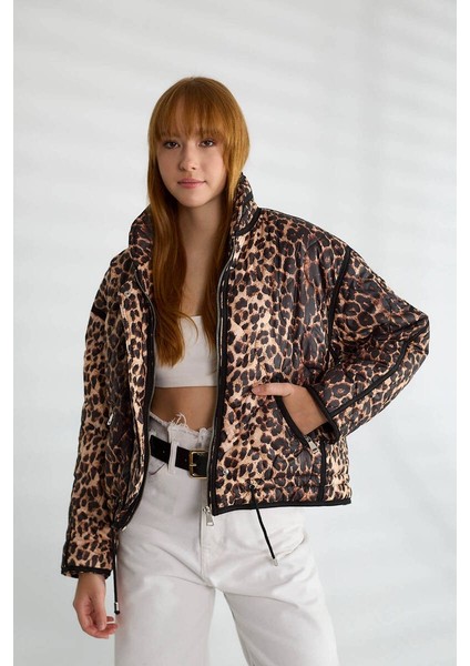 Kadın Leopar Desenli Kapitone Crop Şişme Mont Dik Yaka Kısa Kışlık Puffer Ceket modelleri