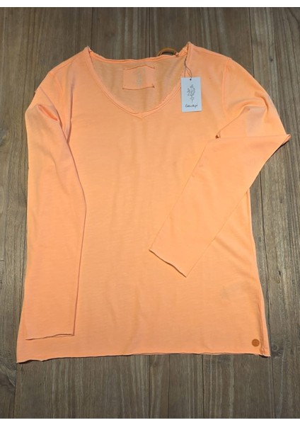 Uzun Kollu ,v Kesikyakalı,yıkamalı Kadın T-Shirt