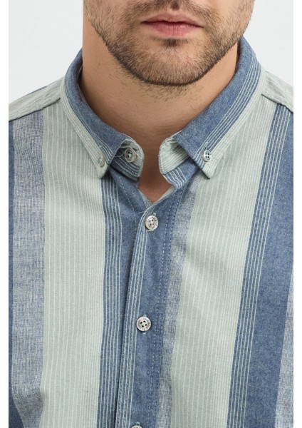 Regular Fit Pamuk Karışımlı Melanj Çizgili Düğmeli Yaka Erkek Gömlek fırsatları