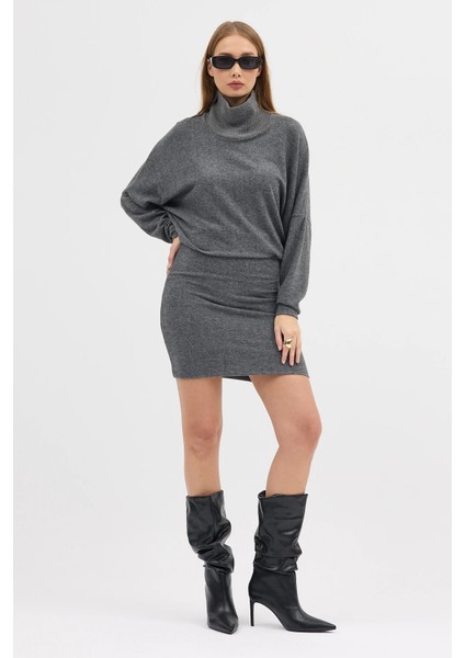 Gri Balıkçı Kaşkorse Yaka Etek Boyu Ayarlanabilir Yarasa Kesim Elbise Gündüz Gece Şıklığı 25L8145 fiyatları