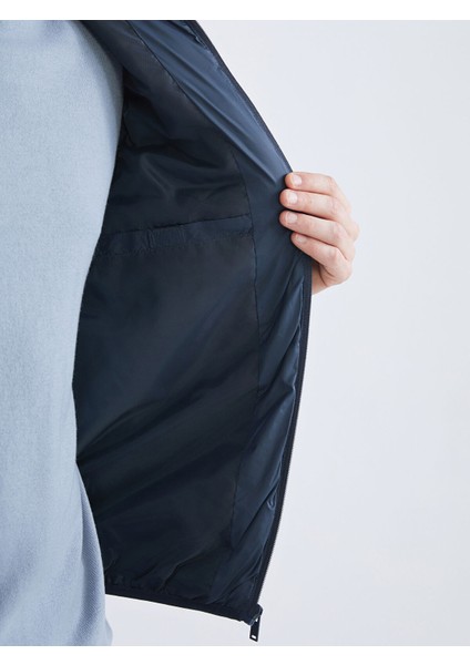 Yeni Sezon Standart Kalıp Dik Yaka Erkek Şişme Yelek fırsatları