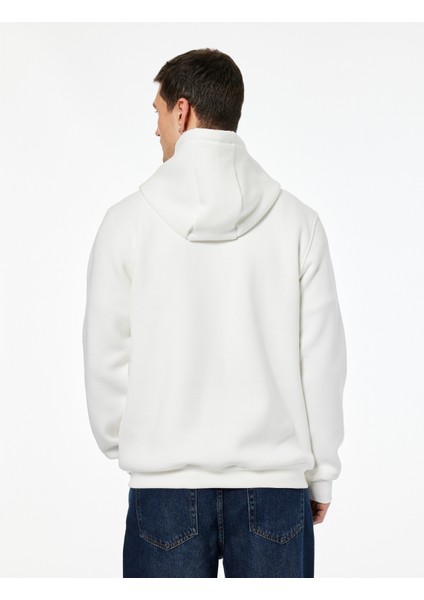 Regular Fit Uzun Kollu Kanguru Cepli Kapşonlu Baskılı Sweatshirt fırsatları