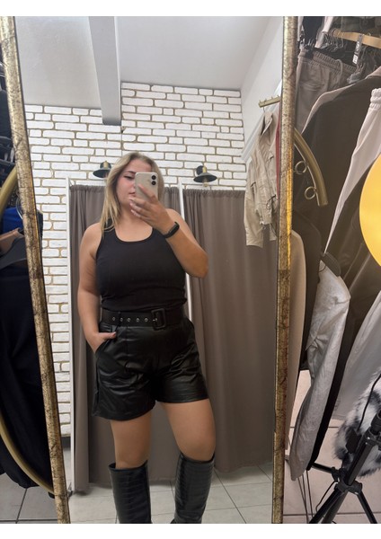 Kemerli Deri Şort indirimleri