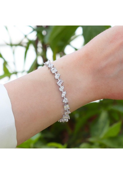 Zirkon Taşlı Kalpli Figürlü Gümüş Bileklik