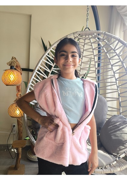 kız Çocuk Kapşonlu Kürklü Peluş Cepli Belden Büzgülü Içi Astarlı %100 Pamuk Yelek Pembe