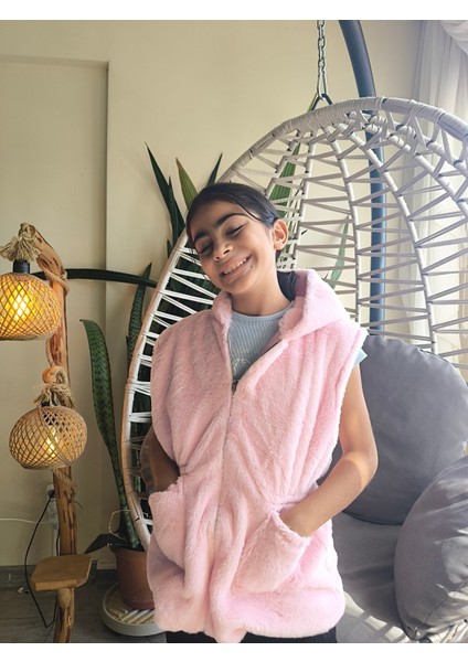 kız Çocuk Kapşonlu Kürklü Peluş Cepli Belden Büzgülü Içi Astarlı %100 Pamuk Yelek Pembe