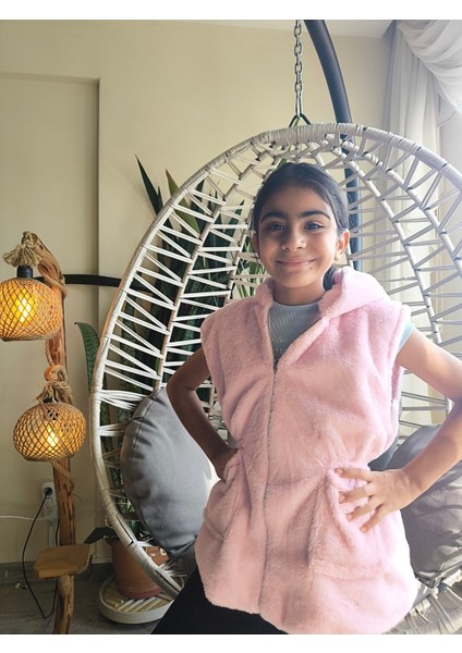 kız Çocuk Kapşonlu Kürklü Peluş Cepli Belden Büzgülü Içi Astarlı %100 Pamuk Yelek Pembe