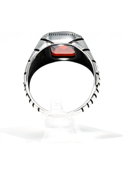 Kırmızı Taşlı 925 Ayar Gümüş Erkek Yüzük – Modern ve Gösterişli Tasarım