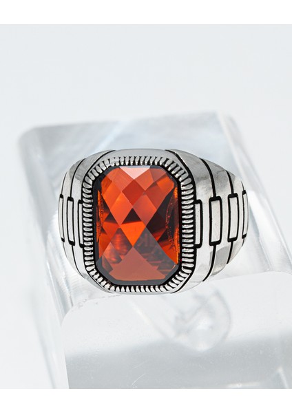 Kırmızı Taşlı 925 Ayar Gümüş Erkek Yüzük – Modern ve Gösterişli Tasarım