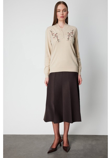 Kadın V Yaka Çiçek Işlemeli Triko Kazak 65307 Bej modelleri
