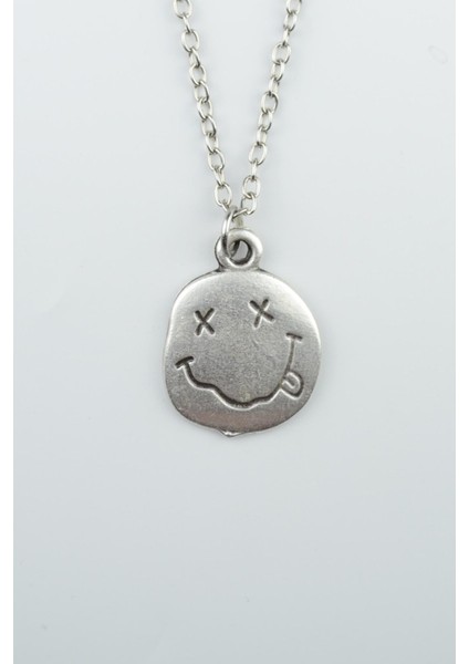 Nirvana - Gülen Yüz Gümüş Kaplama Düz Zincir Kolye