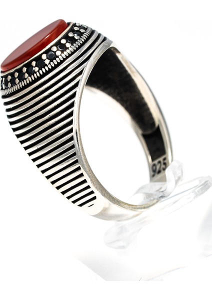 Kırmızı Akik Taşlı 925 Ayar Gümüş Erkek Yüzük – Klasik ve Şık Tasarım