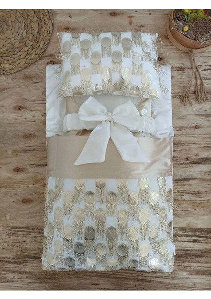 Litaetrend Yenidoğan Izmir Incisi Tül Işlemeli Pamuklu Fiyonklu Kundaklı Lüks 3lü Alt Açma Seti Gold