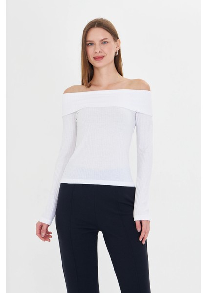 Kadın Omuzu Açık Uzun Kollu Düz Yaka Vücuda Oturan Tişört