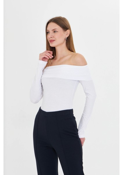Kadın Omuzu Açık Uzun Kollu Düz Yaka Vücuda Oturan Tişört fırsatları