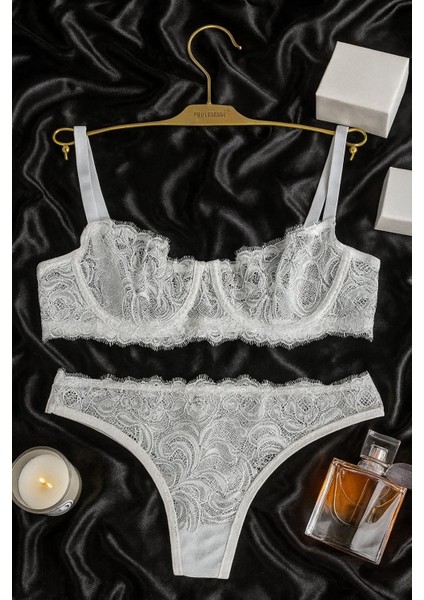 Zarif Dantelli Bralet ve String Külot Takımı