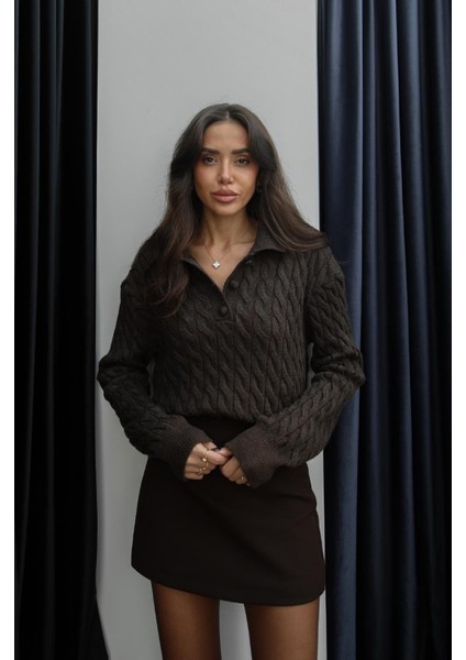 Acı Kahve Yakası Kaplama Düğmeli Saç Örgü Kazak