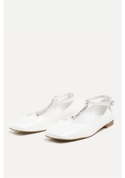 255020 Taş Detaylı Babet Beyaz Rugan fiyatları