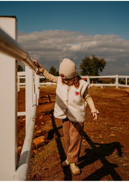 Petit Paris Elma Nakışlı Peluş Krem Yelek