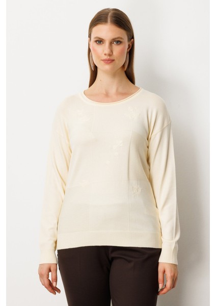 Kadın Büyük Beden Çiçek Işlemeli Sıfır Yaka Triko Kazak 65359 Krem fiyatları