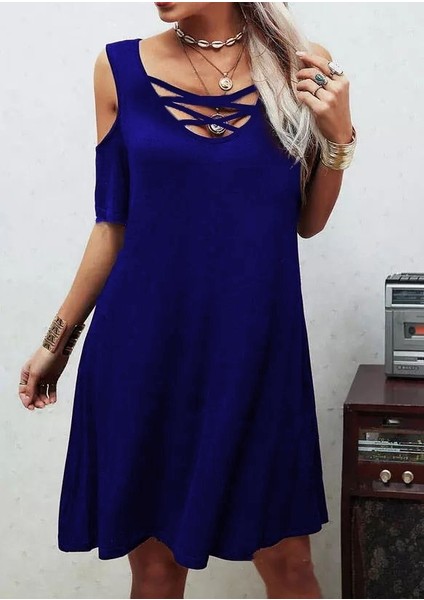 Dekolteli Bağcık Detay Viskon Kumaş Elbise