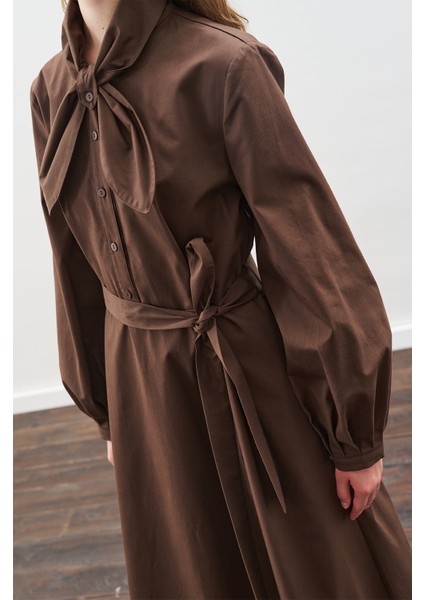 Yakası Bağlama Detaylı Elbise Kahverengi indirimleri