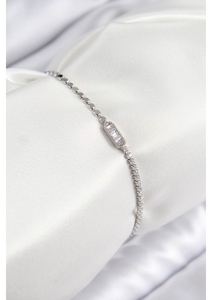 Pirinç Zirkon Taşlı Dikdörtgen Model Ezme Zincir Gümüş Renk Kadın Bileklik - TJ-BB7594