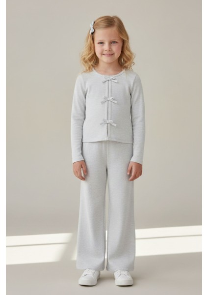 Kız Çocuk Gri Fiyonk Detaylı Uzun Kollu Tişört ve Bol Paça Pantolon Takım - Kız Çocuk Takım