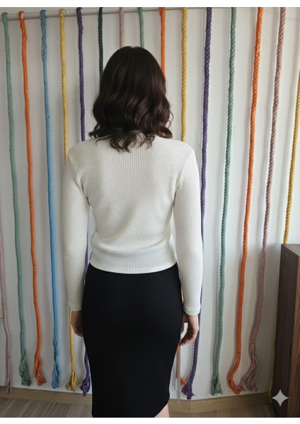 1587 Kruvaze Bağcık Detaylı Yumoş Triko Bluz modelleri