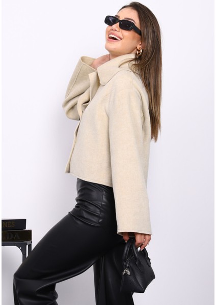 Krem Kısa Düğmeli Kaşe Ceket modelleri
