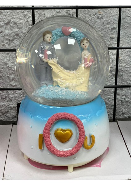 I Love You Evli Çift Temalı Işıklı Müzikli Kar Püskürtmeli Büyük Boy Pilli Kar Küresi