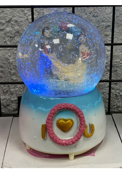 I Love You Evli Çift Temalı Işıklı Müzikli Kar Püskürtmeli Büyük Boy Pilli Kar Küresi modelleri