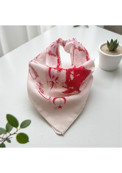 Beyazı Renk %100 Koton Atatürk Portreli ve imzalı 55X55 Bandana, 29 Ekim, 23 Nisan