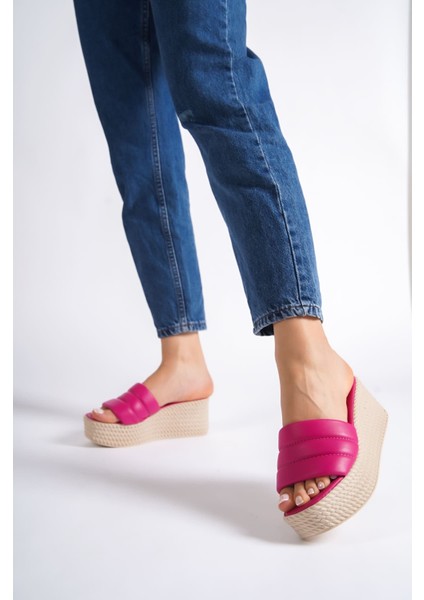 Reına Dolgu Topuklu Ortopedik Taban Hasır Görünümlü Kadın Terlik Ckt - Fuşya fiyatları