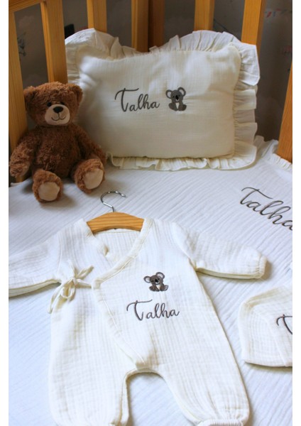 Koala Desenli Isme Özel 6 Parça Yenidoğan Set %100 Pamuk Tulum Battaniye Şapka Yastık Puset Örtüsü modelleri