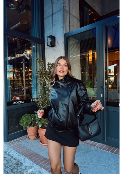 Siyah Dik Yaka Fermuarlı Apolet Detaylı Astarlı Deri Ceket fırsatları