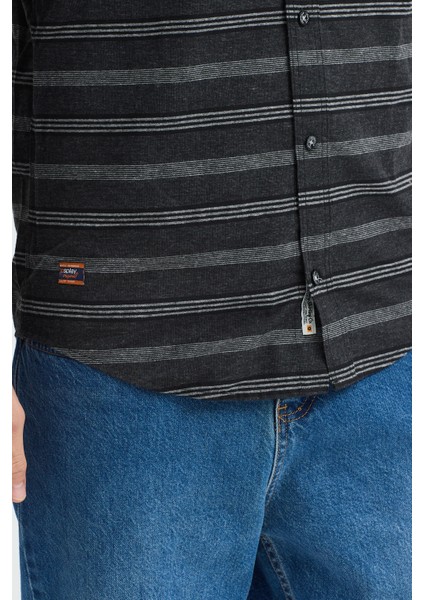 Regular Fit Pamuk Karışımlı Melanj Yatay Çizgili Düğmeli Yaka Gömlek fırsatları