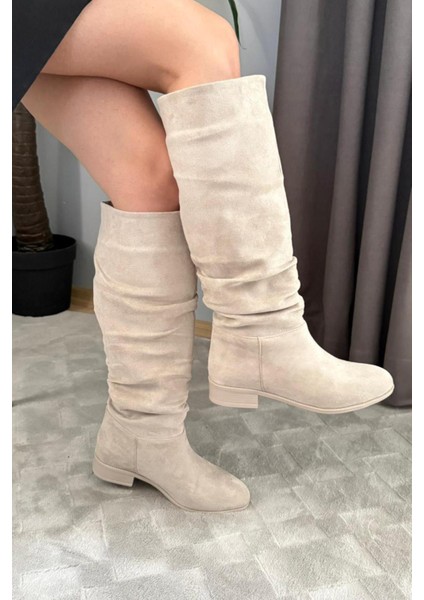 Kadın Mika Bej Süet Düz Taban Büzgülü Diz Altı Boy Çekme Çizme
