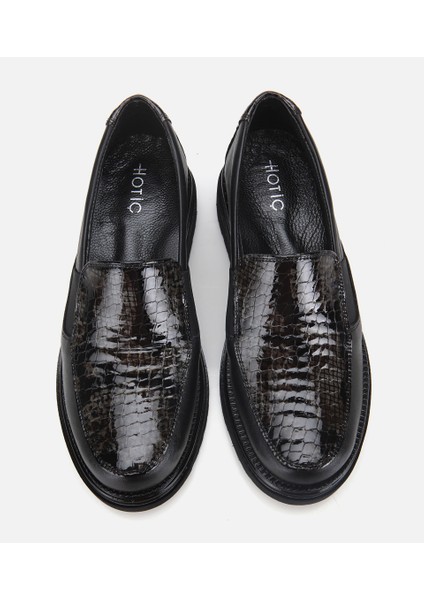 01AYH314440A100 KADIN Deri Siyah Yılan Baskılı Dolgu Topuklu Günlük Loafer