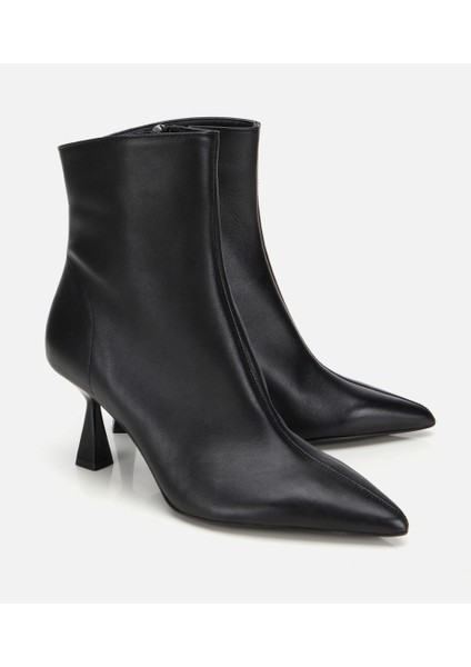 01BOH312640A100 KADIN Deri Siyah Sivri Burunlu Bilekte Topuklu Bot fiyatları