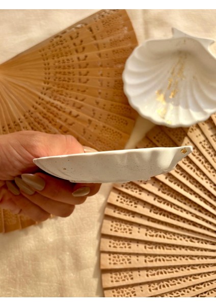 Dekoratif Beton Altın Varaklı Istiridye Takı ve Dekor Tabağı modelleri