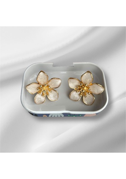 Çiçek Desenli Sedefli Çelik Küpe modelleri