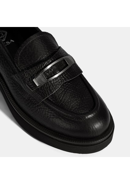 Kadın Siyah Toka Aksesuarlı Kalın Tabanlı Deri Loafer