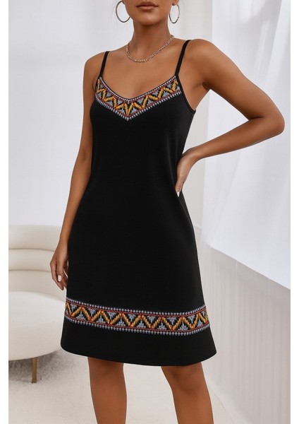 Kadın Ip Askılı V Yakalı Etnik Desenli Detaylı Elbise
