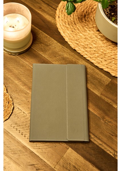 Kişiye Özel Gri Kalem Tutuculu Vegan Deri Düz 224 Sayfa Çizgili Mıknatıslı Kilitli Not Defteri