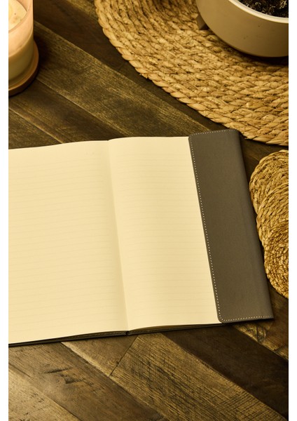 Kişiye Özel Gri Kalem Tutuculu Vegan Deri Düz 224 Sayfa Çizgili Mıknatıslı Kilitli Not Defteri fiyatları